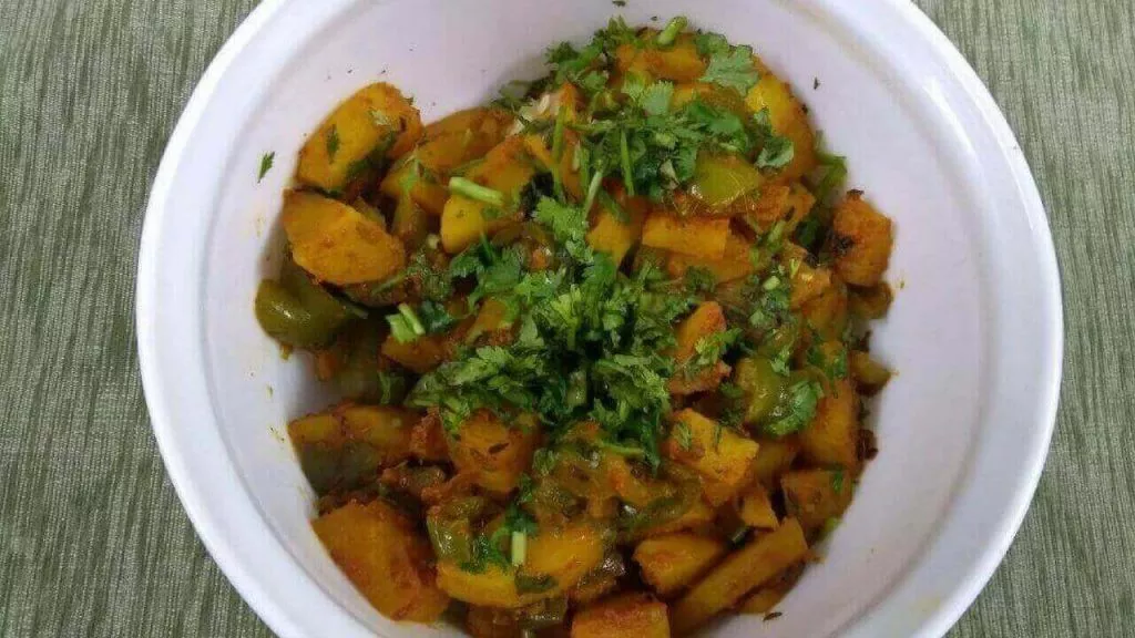 Aloo Shimla Mirch Recipe आलू शिमला मिर्च की सब्जी