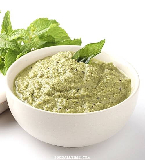 Mint and Turmeric Chutney